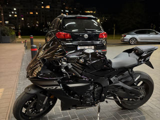 Yamaha R1 фото 1