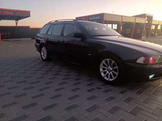 BMW 5 Series foto 4