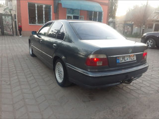 BMW 5 Series foto 4