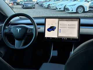 Tesla Model 3 foto 11