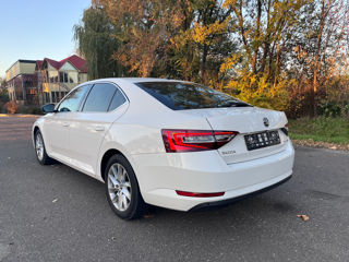 Skoda Superb foto 2