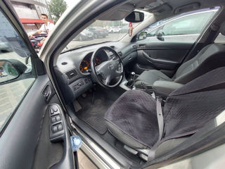 Toyota Avensis foto 8