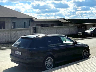 BMW 5 Series foto 4