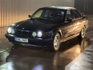 BMW 5 Series foto 2