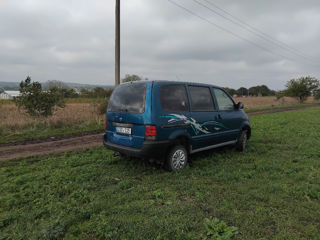 Nissan Serena foto 1