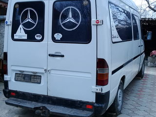 Mercedes Benz foto 3