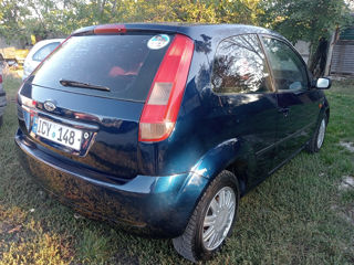 Ford Fiesta foto 6