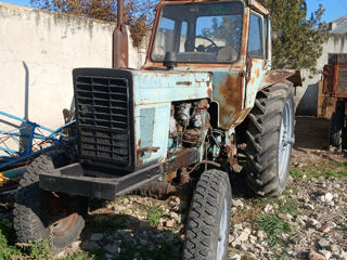 Tractorul e vechi da într-o stare buna merge bine asa tractor o fost ultimu nou în colhoz .