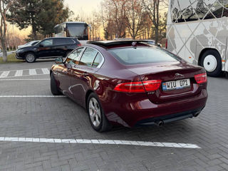 Jaguar XE foto 2