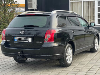 Toyota Avensis foto 4