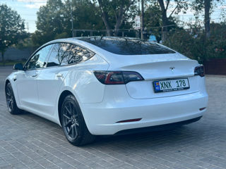 Tesla Model 3 foto 4