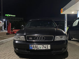 Audi A4 foto 1