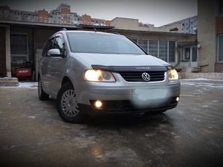 Volkswagen Touran foto 1