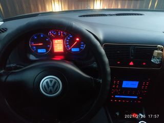 Volkswagen Golf foto 1