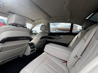 BMW 7 Series foto 14