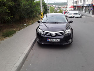 Toyota Avensis foto 1