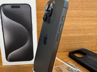 iPhone 15 Pro Black Titanium foto 2