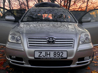 Toyota Avensis foto 2