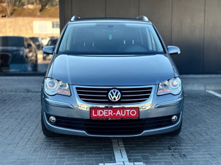 Volkswagen Touran foto 2