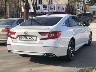 Automobile disponibile in chirie in Chisinau auto cu 5 si 7 locuri ceremonii si vacanta. foto 3