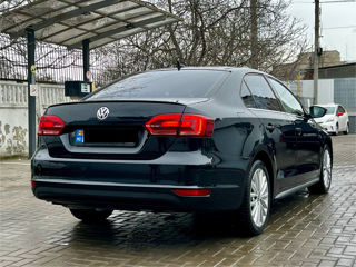 Volkswagen Jetta foto 8