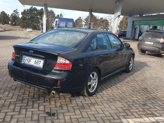 Subaru Legacy foto 4