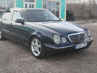 Mercedes E-Class foto 3