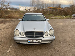 Mercedes E-Class foto 2