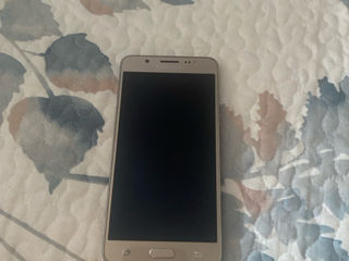 Samsung  J5