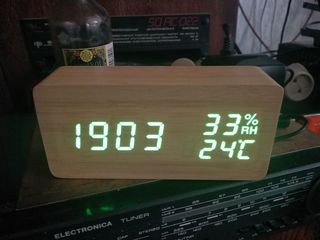Часы с будильником, гигрометром и термометром Led Mirror Clock; Календарь, Питан. USB. AAA. foto 3