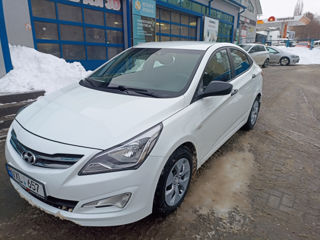 Hyundai Solaris foto 2