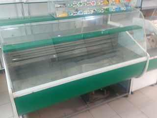 Se vind 2 vitrine frigoridice si un congelator, se afla la Ocnita. Продаются 2 холодильные витрины. foto 2