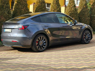 Tesla Model Y foto 7