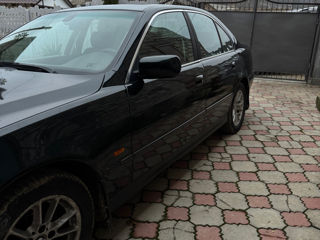 BMW 5 Series foto 2