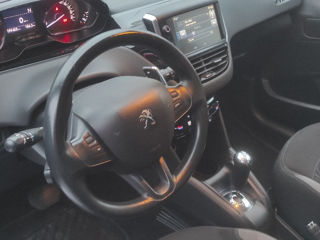 Peugeot 208 foto 6