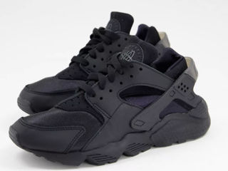 Nike Air Huarache trainers in triple black  (размер 44,5 но реальный 42,5)