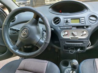 Toyota Yaris foto 2