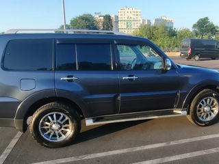 Mitsubishi Pajero foto 3