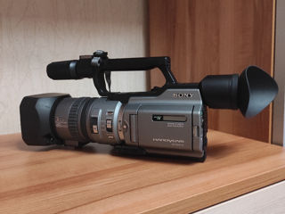 Видеокамера Sony DCR-VX2100E в идеальном состоянии. foto 2