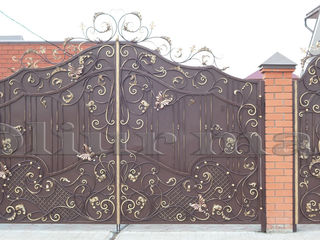 Porți, garduri, balustrade, copertine, gratii, uși metalice și alte confecții din fier forjat. foto 1