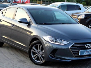 Hyundai Elantra foto 1