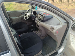 Nissan Almera Tino foto 4