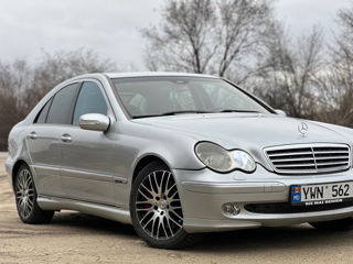 Mercedes C-Class foto 3