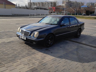 Mercedes E-Class foto 2