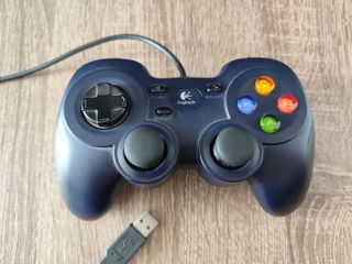 Vând Logitech Gamepad F310