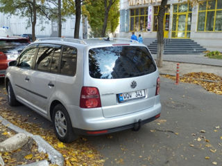 Volkswagen Touran foto 2