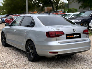 Volkswagen Jetta foto 4