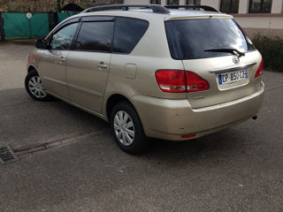 Toyota Avensis foto 4