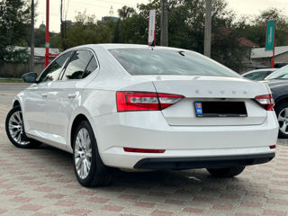 Skoda Superb foto 3