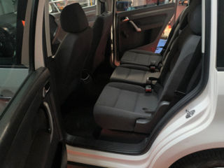 Volkswagen Touran foto 5